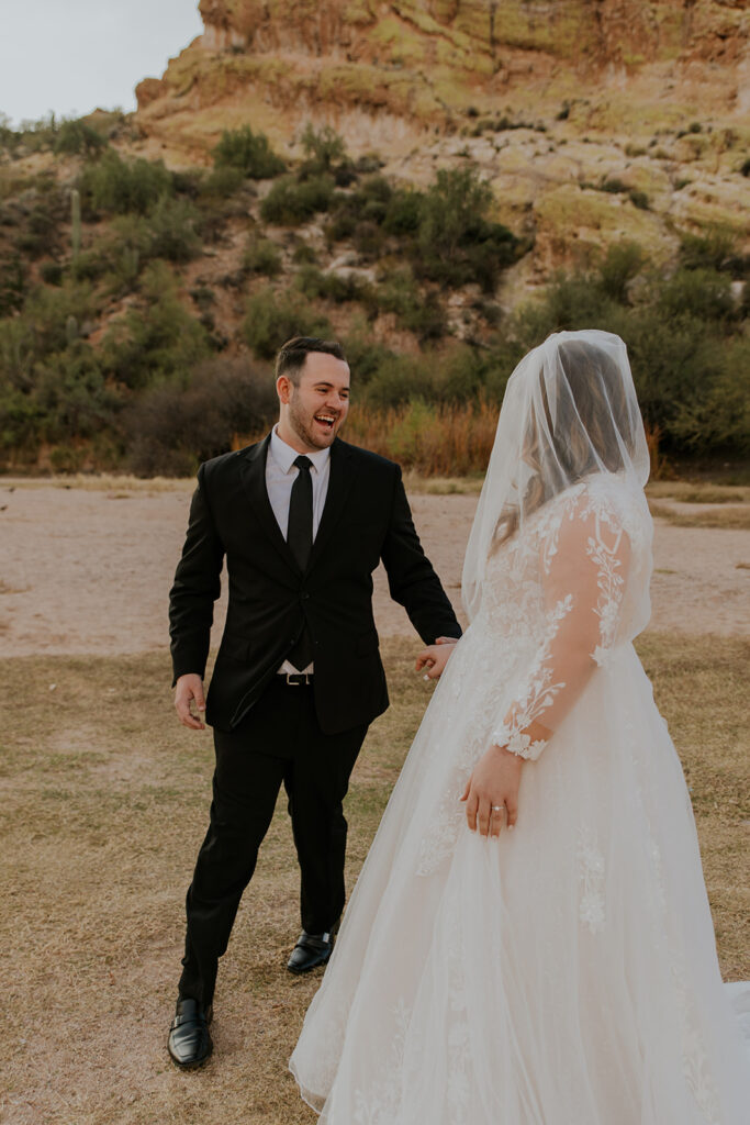 Chelsey Michelle Co Photography captures a groom’s first look at his bride near Saguro Lake. Her expertise can easily be seen in this session.
#ChelseyMichelleCoPhotography #ArizonaWeddingPhotographer #PhoenixPhotographer #MesaPhotographer #BridalPhotos #SaguroLake
