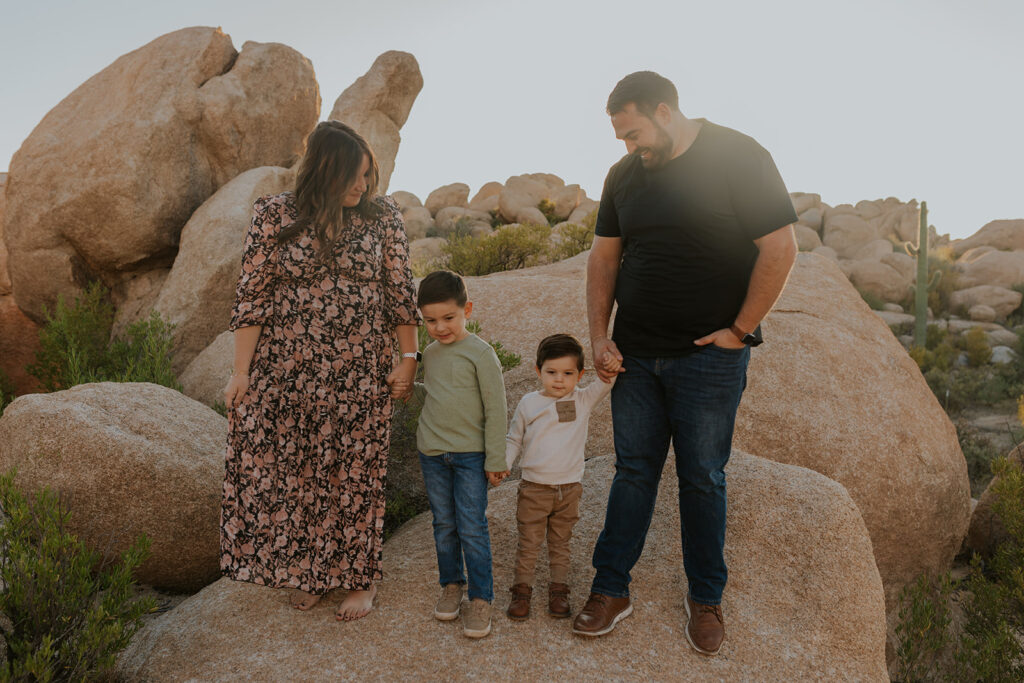 Chelsey Michelle Co Photography shares how the Boulders captures all the beauty Arizona has to offer. Anyone who thinks the desert is flat and boring hasn’t seen the Boulders at sunset.
#ChelseyMichelleCoPhotography #MaternityPhotos #EastValleyAZ #familyphotos
