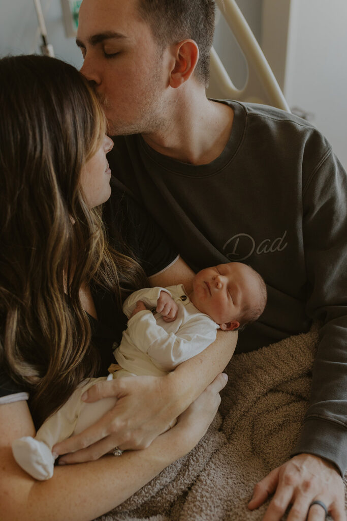 The first days of a baby are tender and sweet, they fly by too quickly, taking photos to capture these moments is important so that you can look back and cherish those moments forever. Newborn motherhood parenting mom dad family.
#fresh48 #GilbertAZnewbornphotography #newbornphotographer #chelseymichellephotography
